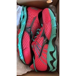 Mizuno Running Shoes (Women’s)